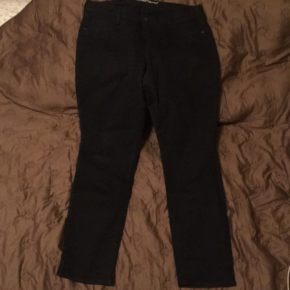 Black straight leg/skinny jeans